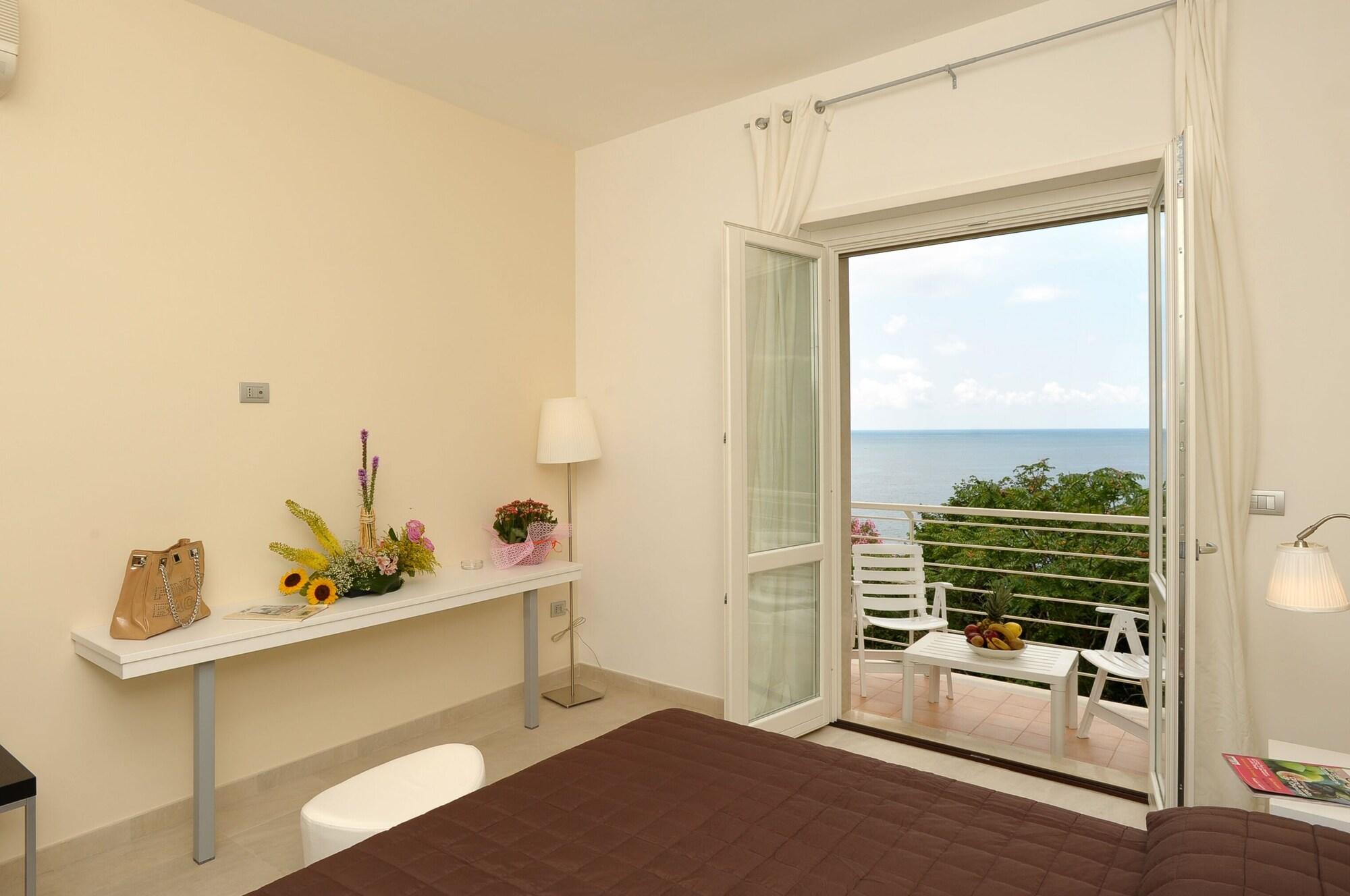 La Dolce Apartahotel